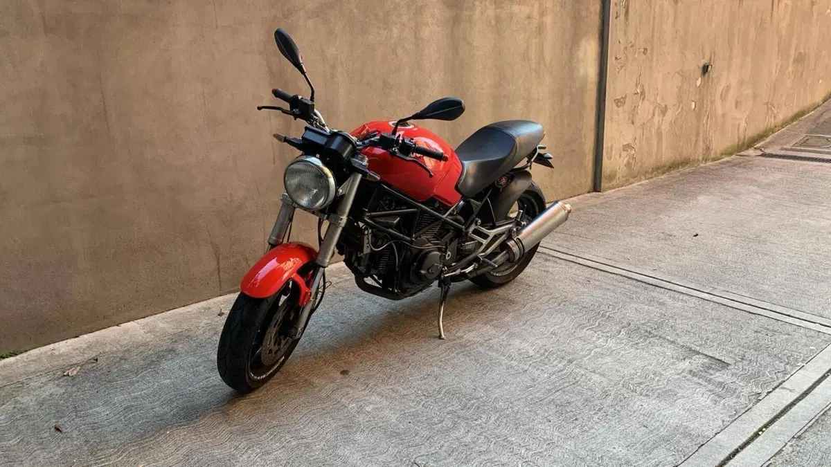 Ducati Monster 600 Dark (1998 - 01) 