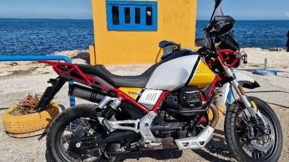 Moto Guzzi V85 TT Evocative Graphics (2019 - 20) 