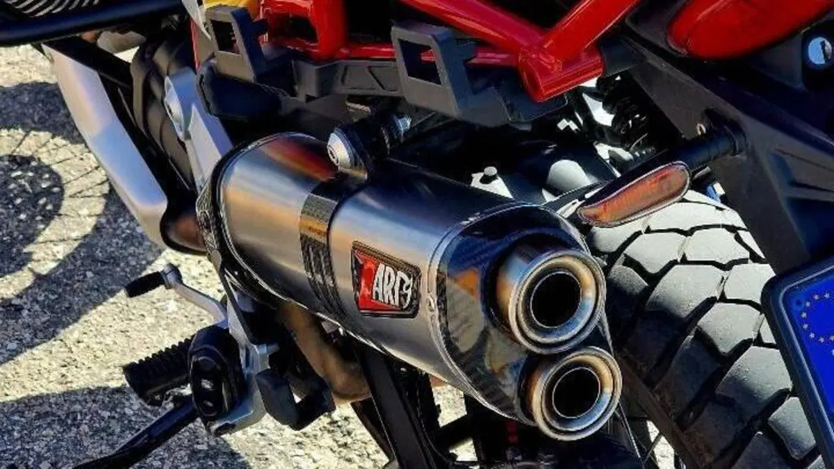 Moto Guzzi V85 TT Evocative Graphics (2019 - 20)  (4)