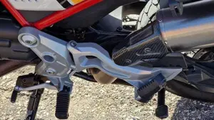 Moto Guzzi V85 TT Evocative Graphics (2019 - 20)  (5)
