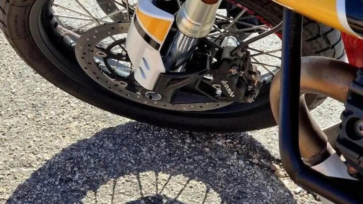Moto Guzzi V85 TT Evocative Graphics (2019 - 20)  (6)
