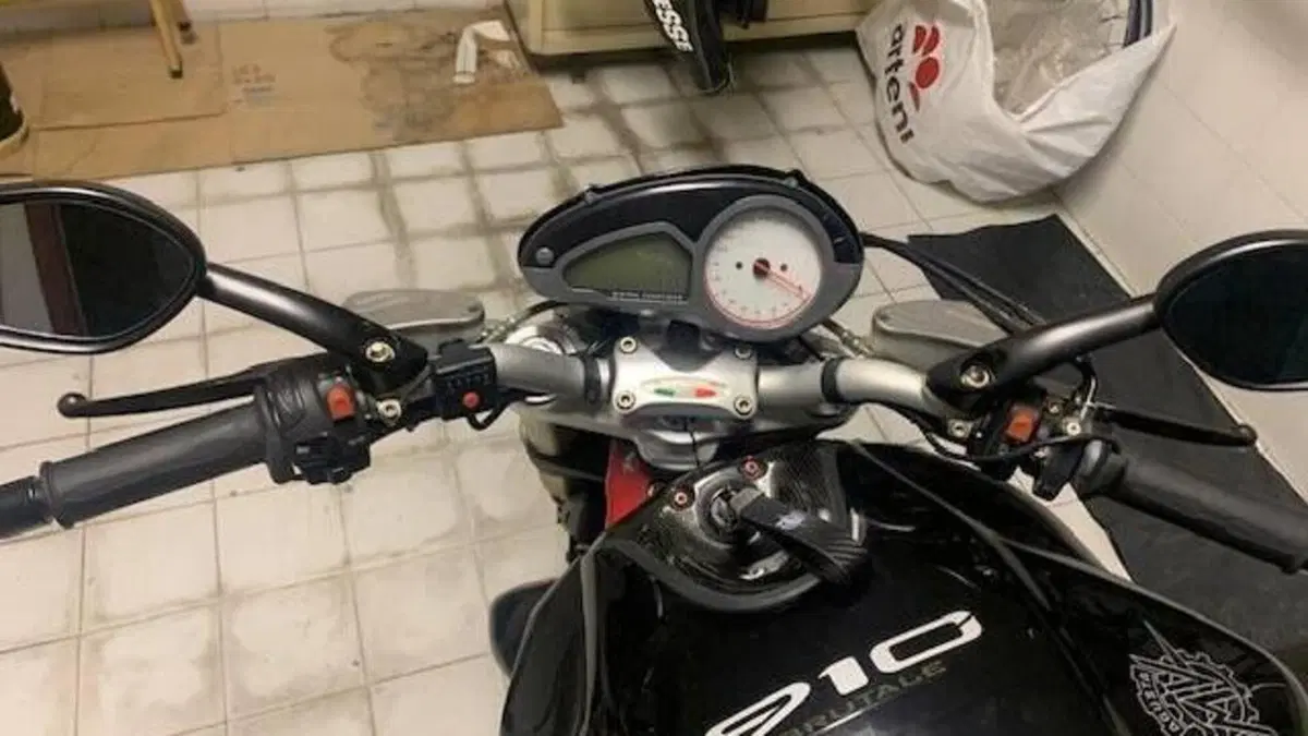 MV Agusta Brutale 910 S (2005 - 11)  (6)