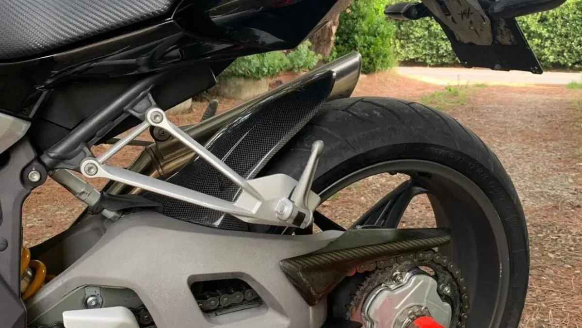 MV Agusta Brutale 990 R (2009 - 12)  (9)