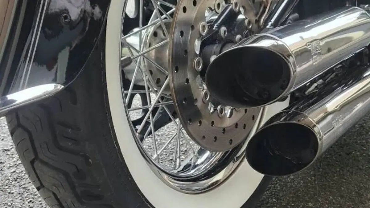 Harley-Davidson 1690 Deluxe ABS (2011 - 16) - FLSTN  (10)