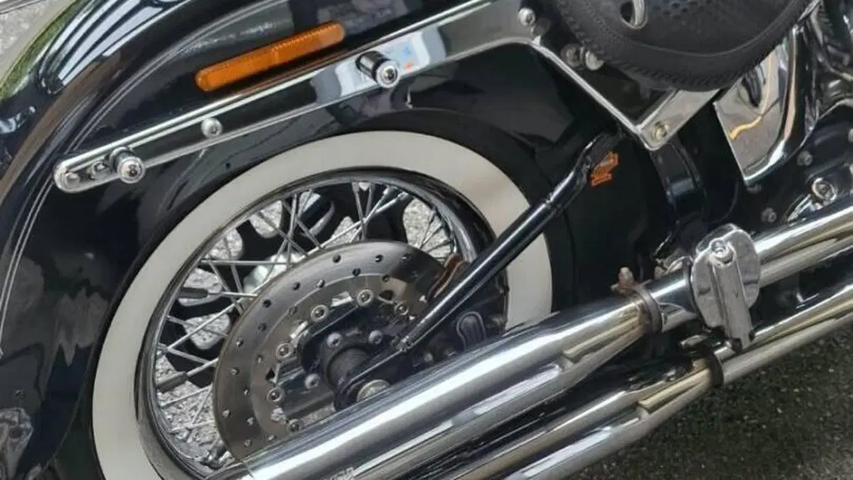 Harley-Davidson 1690 Deluxe ABS (2011 - 16) - FLSTN  (9)