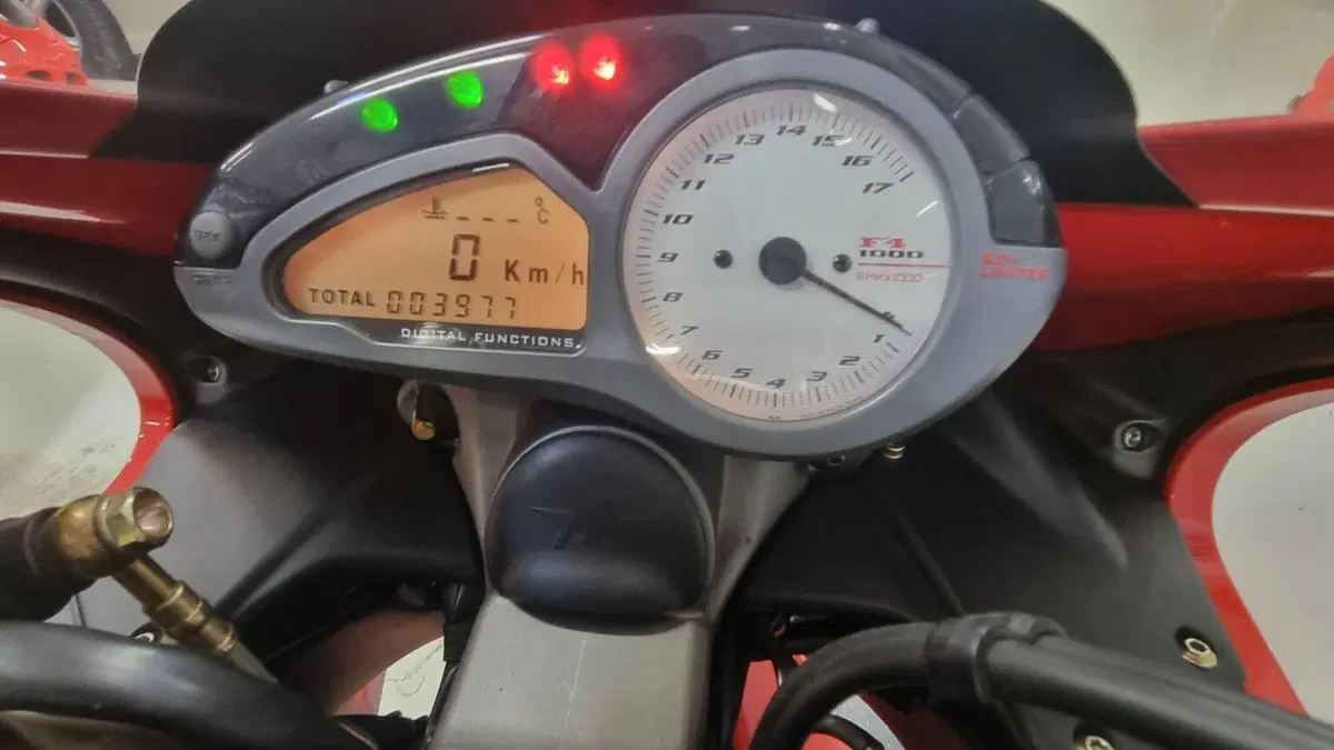 MV Agusta F4 1000 S (2004 - 05)  (8)
