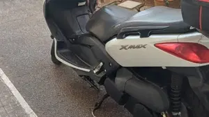 Yamaha X-Max 250 (2010 - 13)  (4)