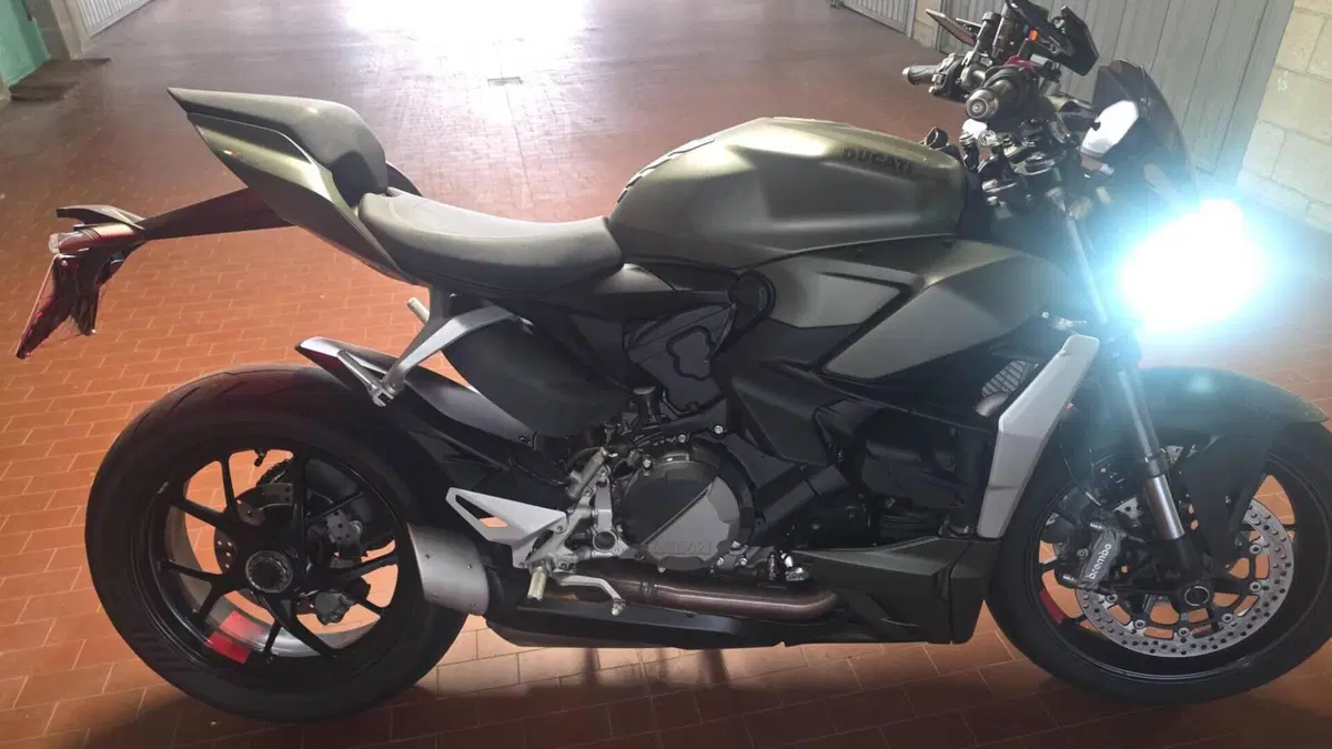 Ducati Streetfighter V2 955 Green (2022 - 23)  (5)