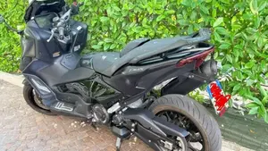 Yamaha T-Max 560 Tech Max (2022 - 24)  (2)