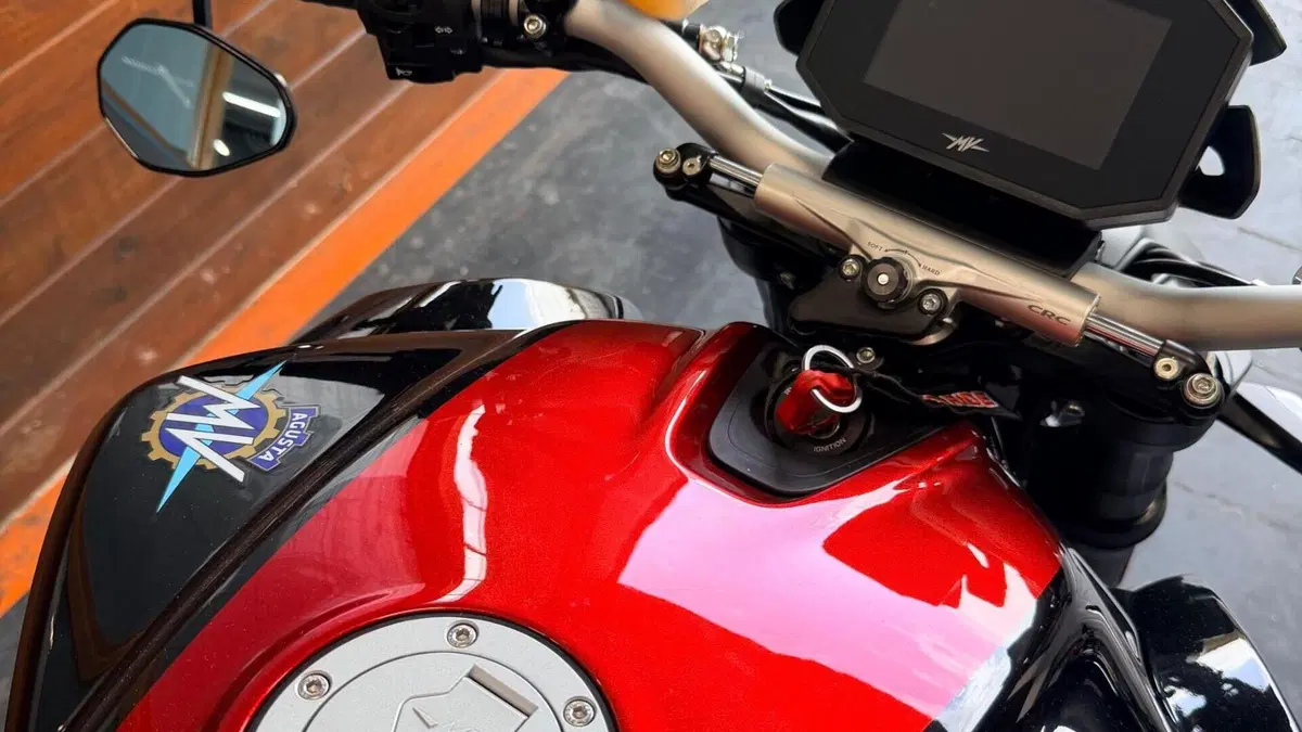 MV Agusta Brutale 800 RR (2021 - 25)  (2)