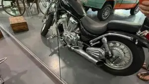 Suzuki VS 600 GL Dep (1995 - 98)  (3)