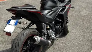 Yamaha YZF R3 (2018)  (4)