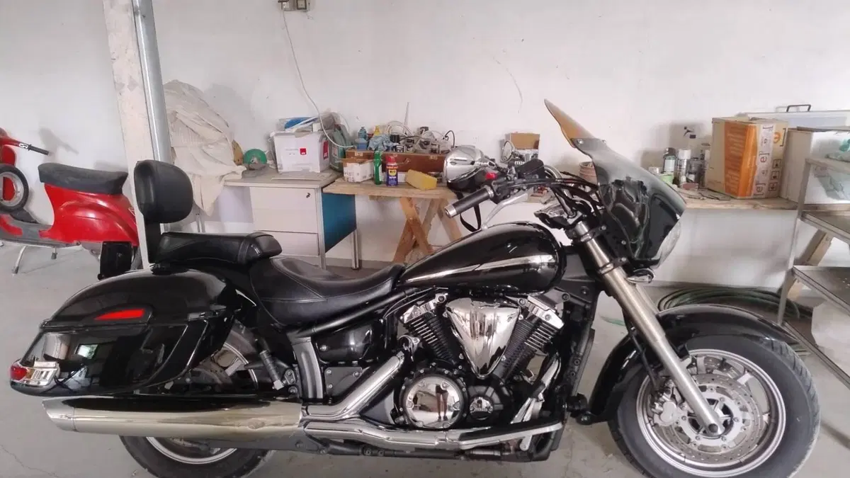 Yamaha XVS 1300 Midnight Star (2006 - 16) 