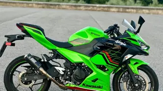 Kawasaki Ninja 400 (2023) usata