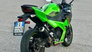 Kawasaki Ninja 400 (2023)  (2)