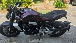 Honda CB 1000 R (2021 - 25)  (11)