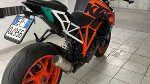 KTM 1290 Super Duke R (2019)  (2)