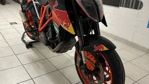 KTM 1290 Super Duke R (2019)  (4)