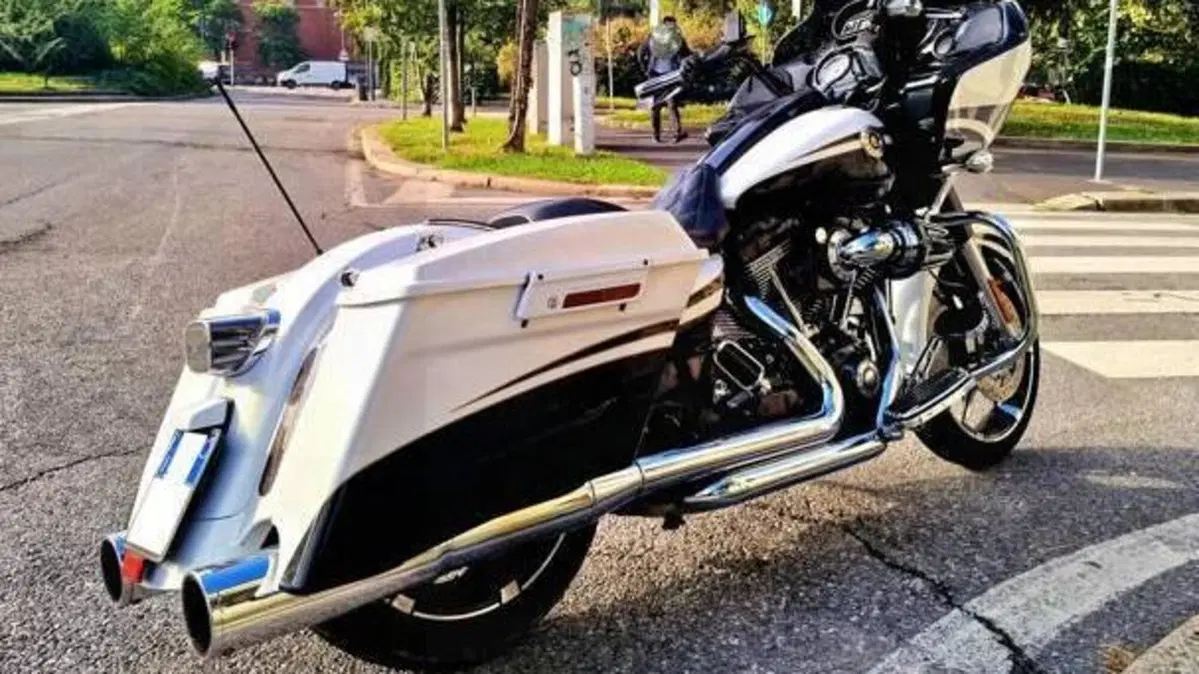 Harley-Davidson 1800 Road Glide Custom (2013) - FLTRXSE  (4)