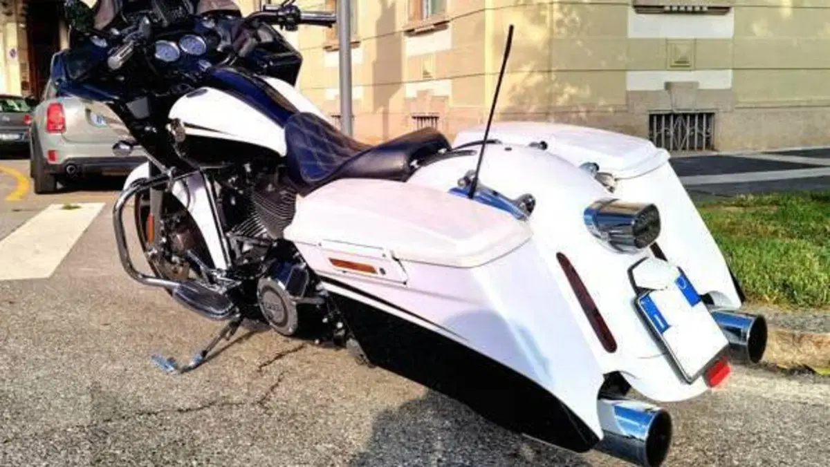 Harley-Davidson 1800 Road Glide Custom (2013) - FLTRXSE  (7)