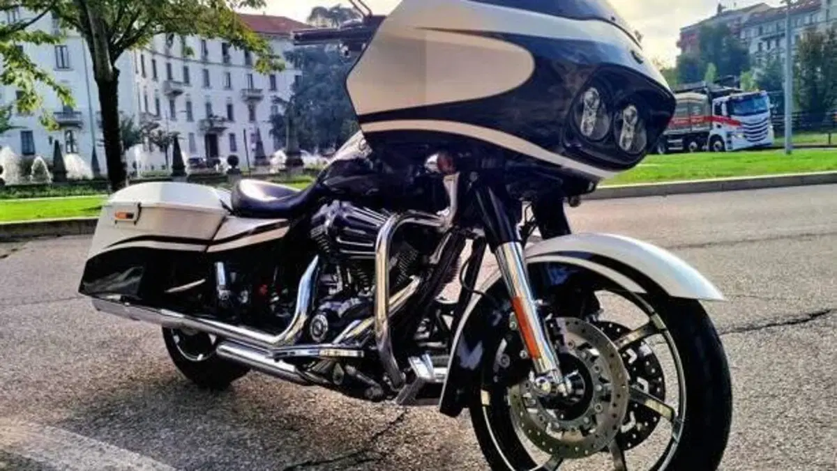 Harley-Davidson 1800 Road Glide Custom (2013) - FLTRXSE  (11)