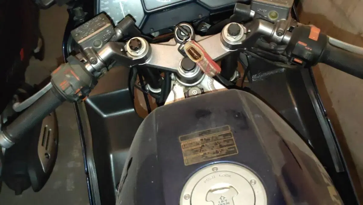 Honda VFR 750 F (1986 - 87)  (3)