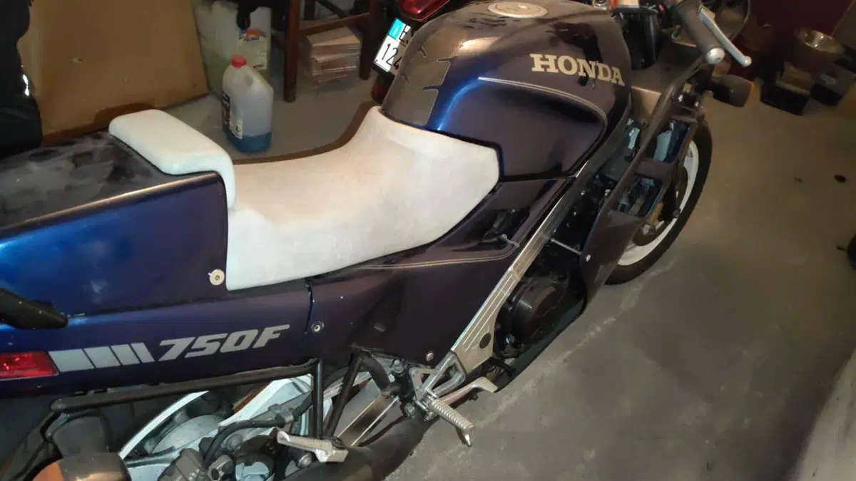 Honda VFR 750 F (1986 - 87)  (4)