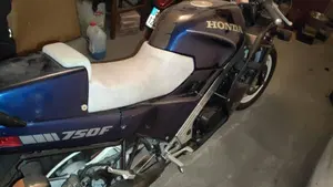 Honda VFR 750 F (1986 - 87)  (4)