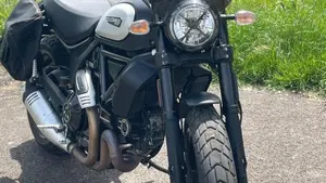 Ducati Scrambler 800 Icon Dark (2021 - 22)  (2)