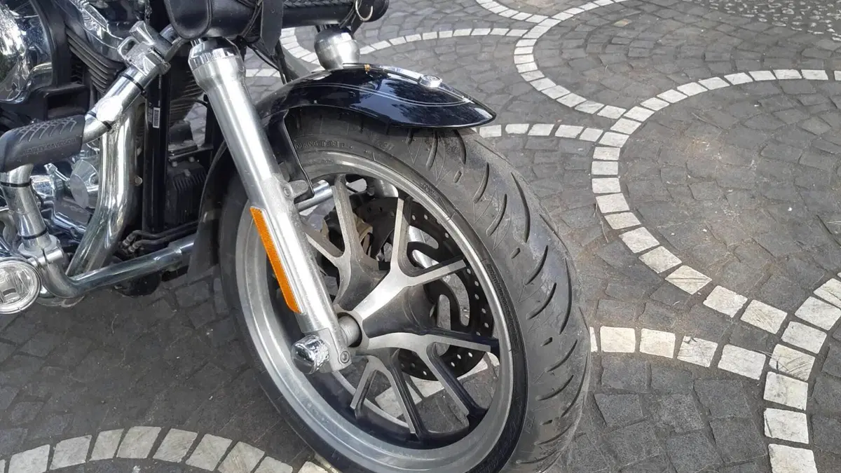 Harley-Davidson 1200 SuperLow (2014 - 16) - XL 1200T  (11)