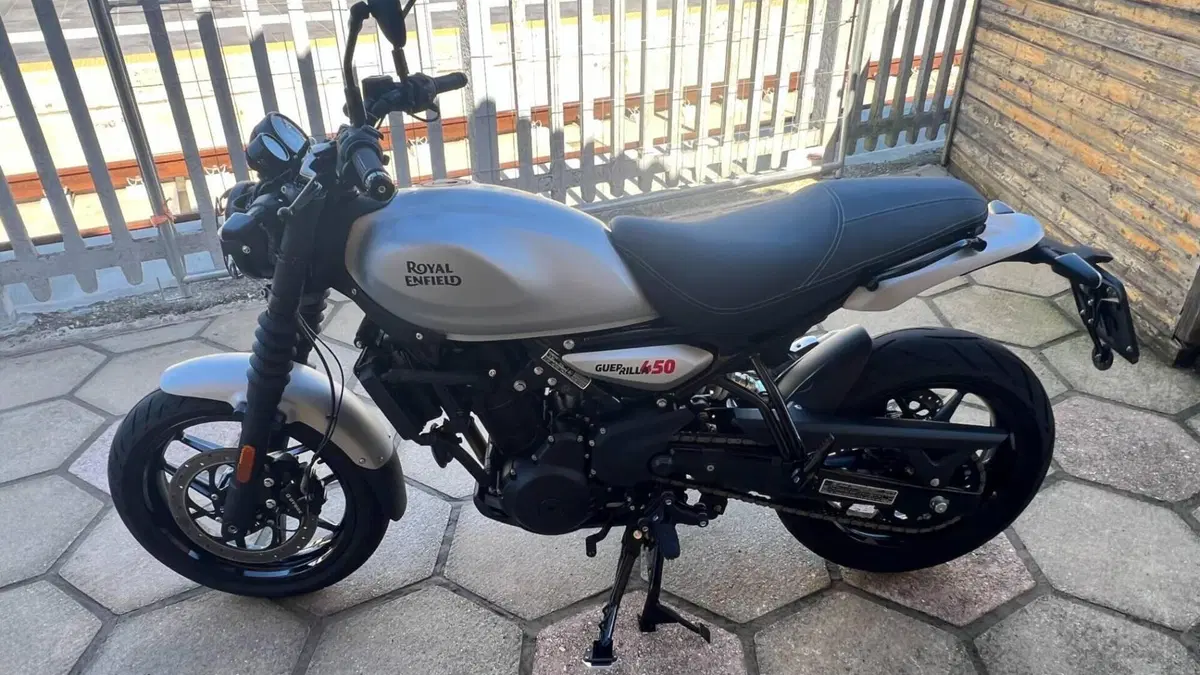Royal Enfield Guerrilla 450 (2024 - 26)  (2)