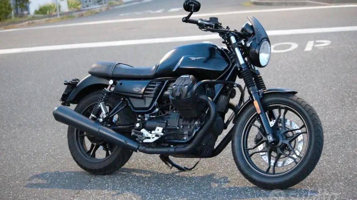 Moto Guzzi V7 III Stone (2017 - 20) 