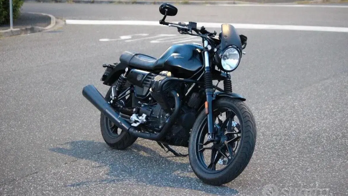Moto Guzzi V7 III Stone (2017 - 20)  (2)
