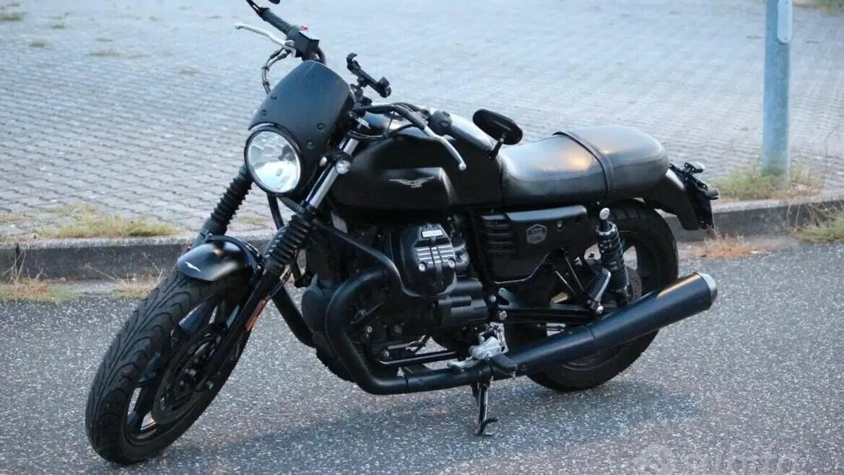 Moto Guzzi V7 III Stone (2017 - 20)  (3)