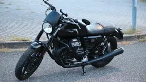 Moto Guzzi V7 III Stone (2017 - 20)  (3)