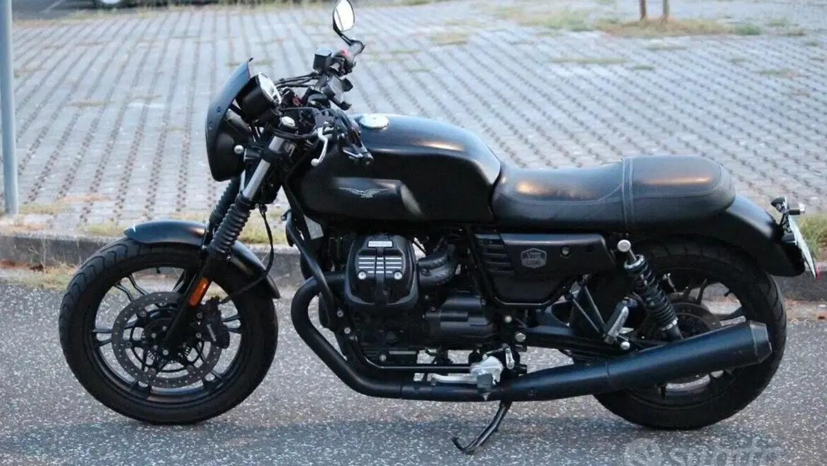 Moto Guzzi V7 III Stone (2017 - 20)  (4)