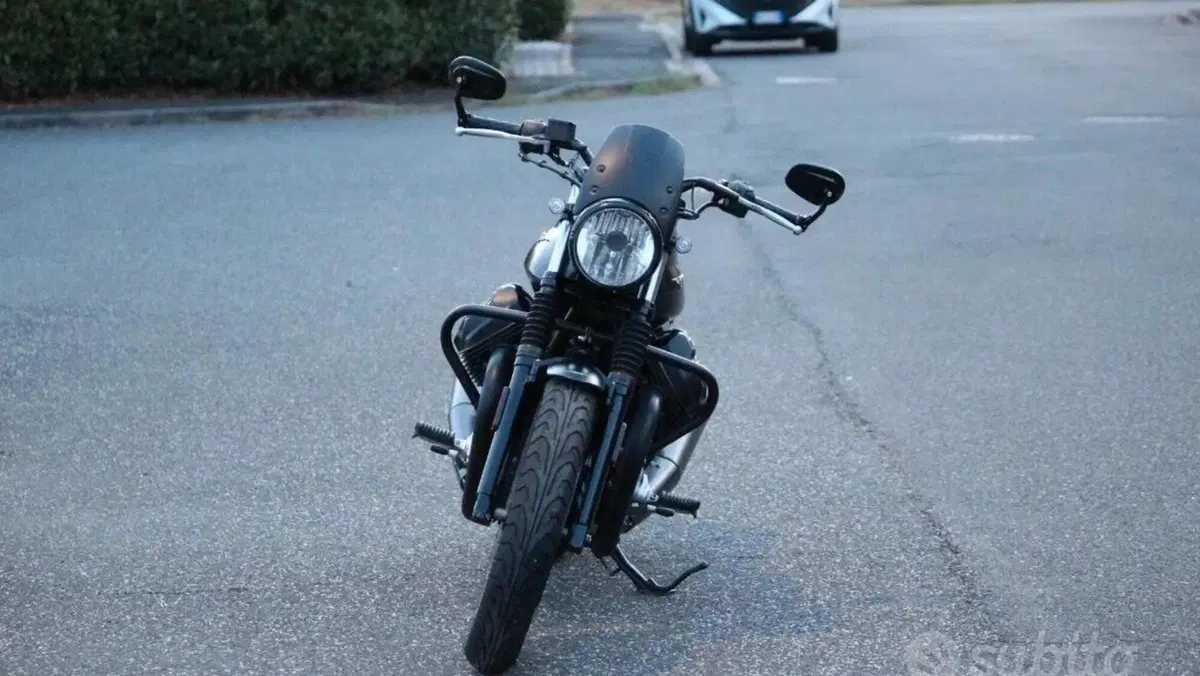 Moto Guzzi V7 III Stone (2017 - 20)  (5)
