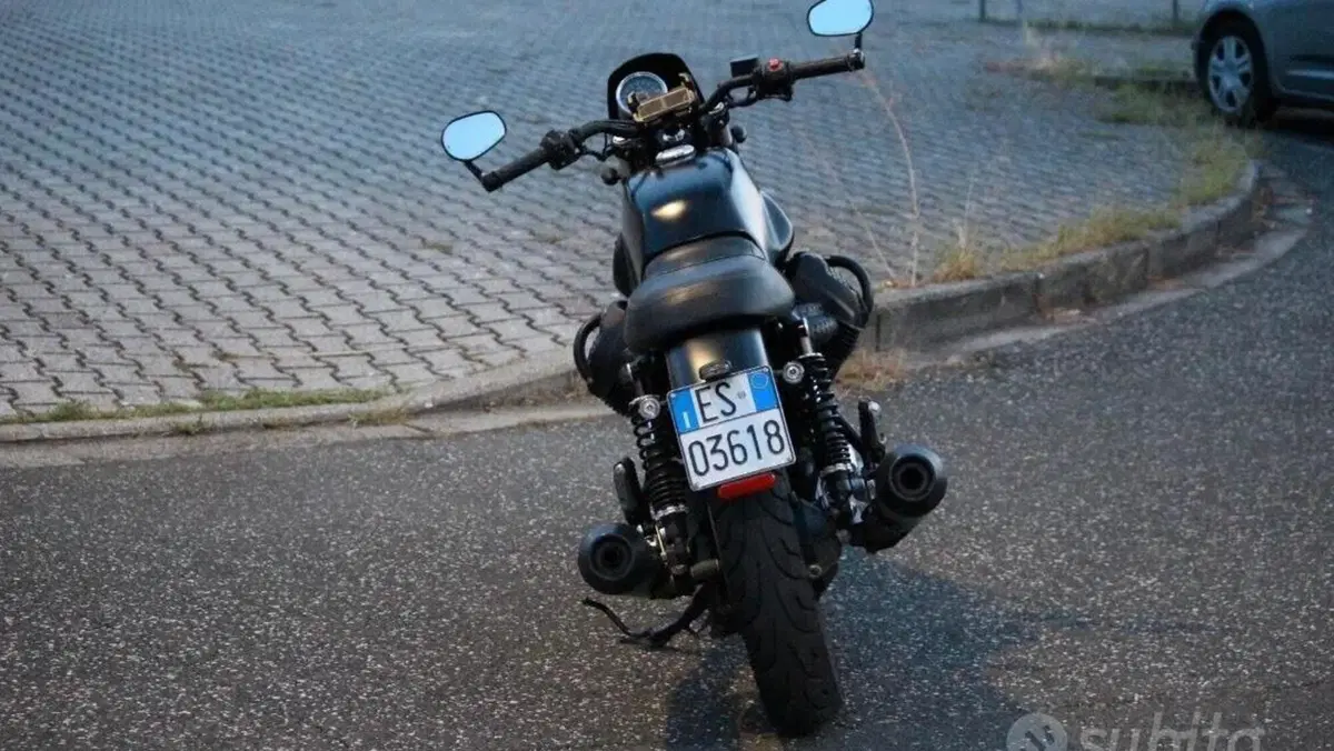Moto Guzzi V7 III Stone (2017 - 20)  (6)