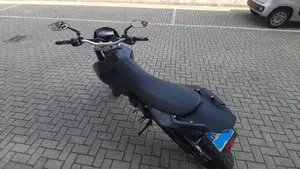 KTM 690 Supermoto (2007 - 12)  (14)