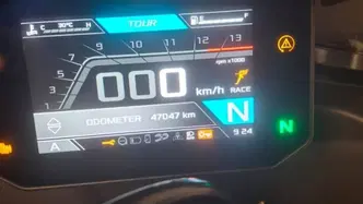 Aprilia Tuono V4 Factory (2021 - 24) usata
