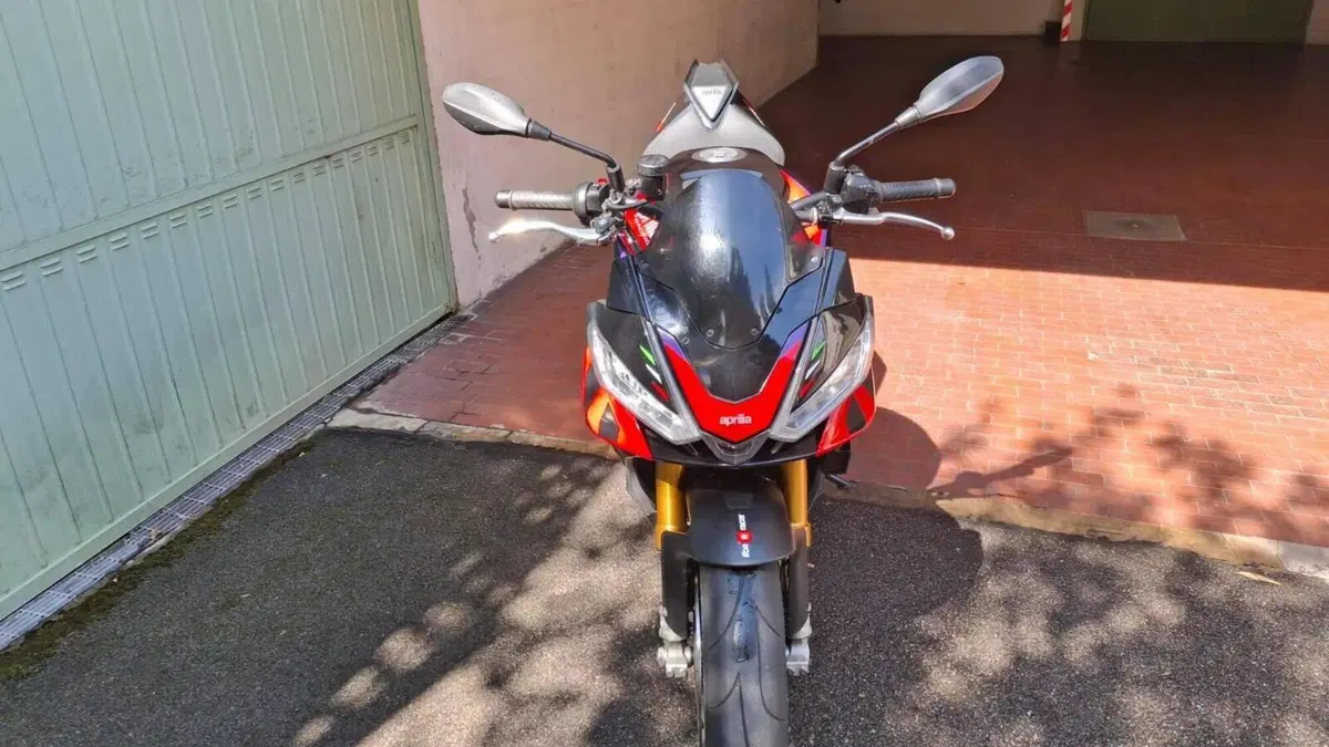 Aprilia Tuono V4 Factory (2021 - 24)  (3)