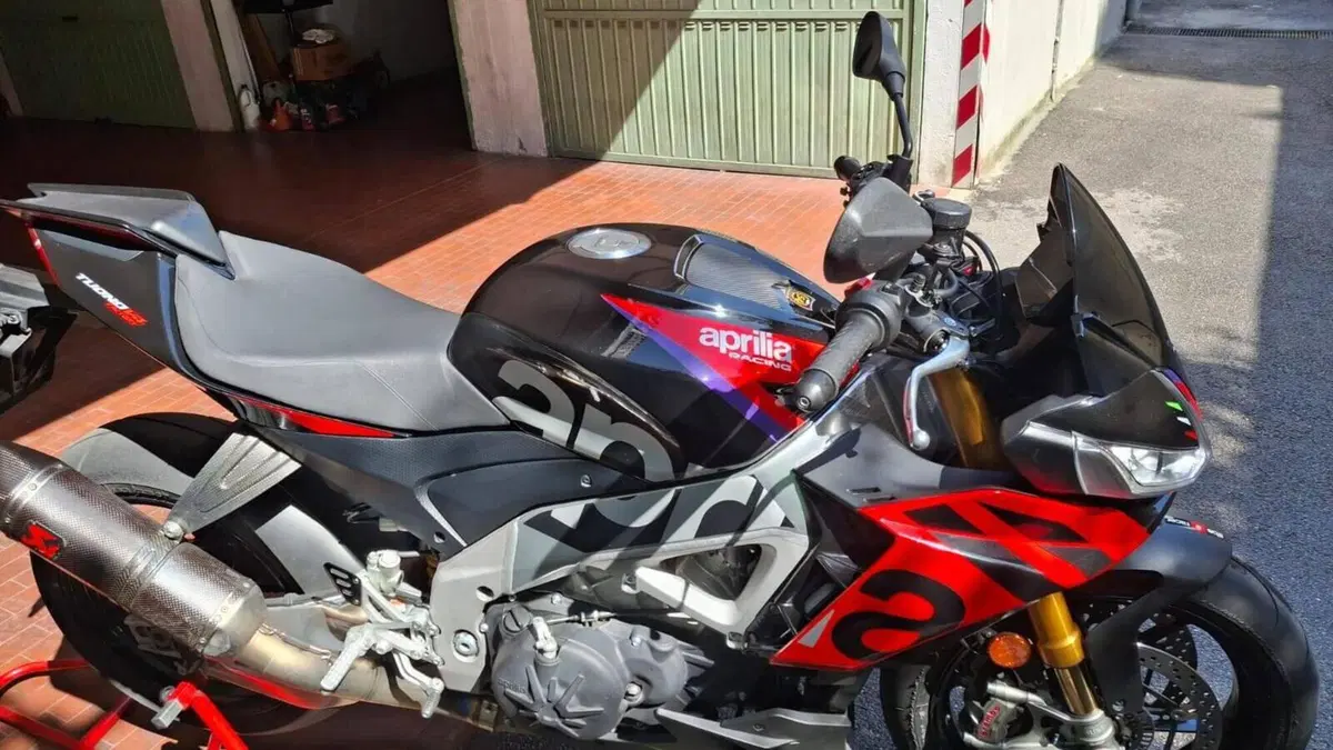 Aprilia Tuono V4 Factory (2021 - 24)  (4)