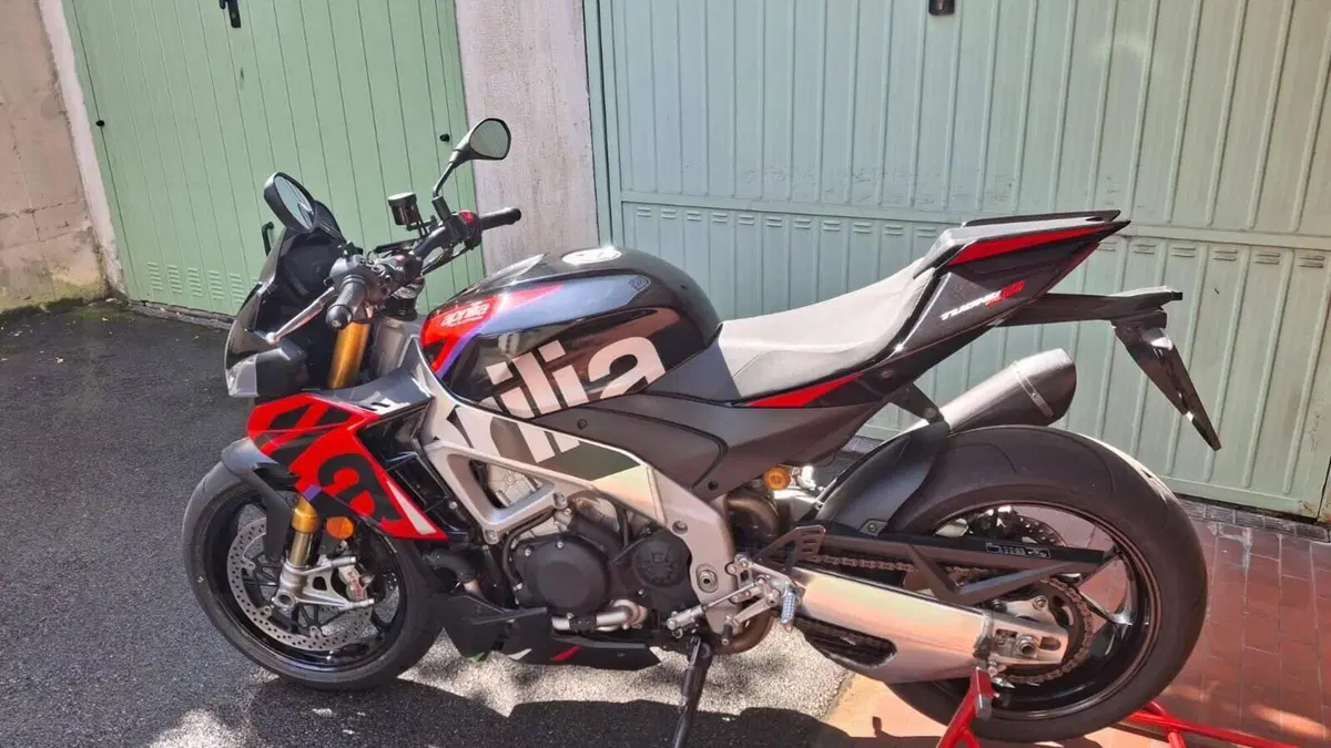 Aprilia Tuono V4 Factory (2021 - 24)  (6)