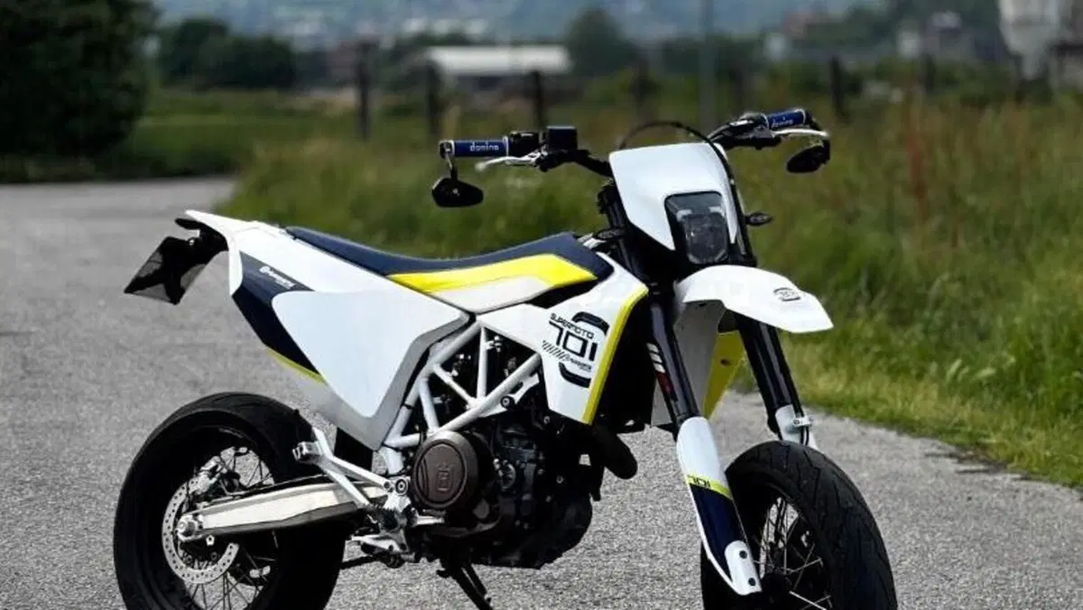 Husqvarna 701 Supermoto (2017 - 19)  (2)