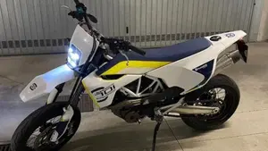 Husqvarna 701 Supermoto (2017 - 19)  (3)