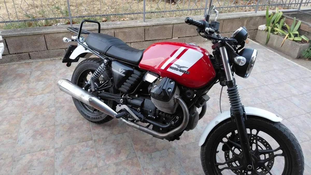 Moto Guzzi V7 Stone (2012 - 15) 