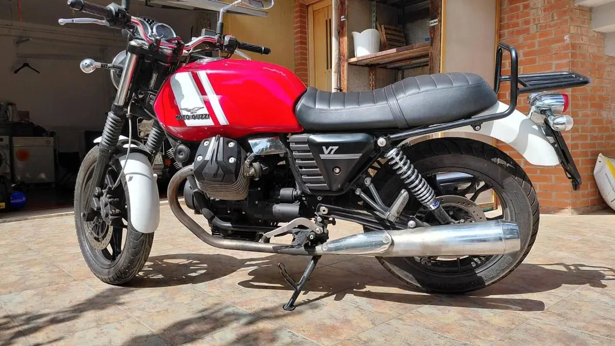 Moto Guzzi V7 Stone (2012 - 15)  (3)
