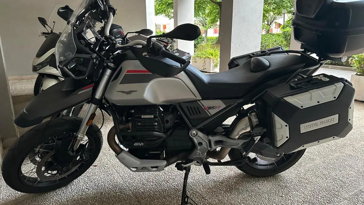 Moto Guzzi V85 TT (2021 - 23) 