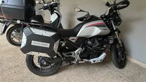 Moto Guzzi V85 TT (2021 - 23)  (2)