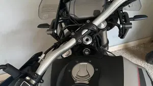 Moto Guzzi V85 TT (2021 - 23)  (4)
